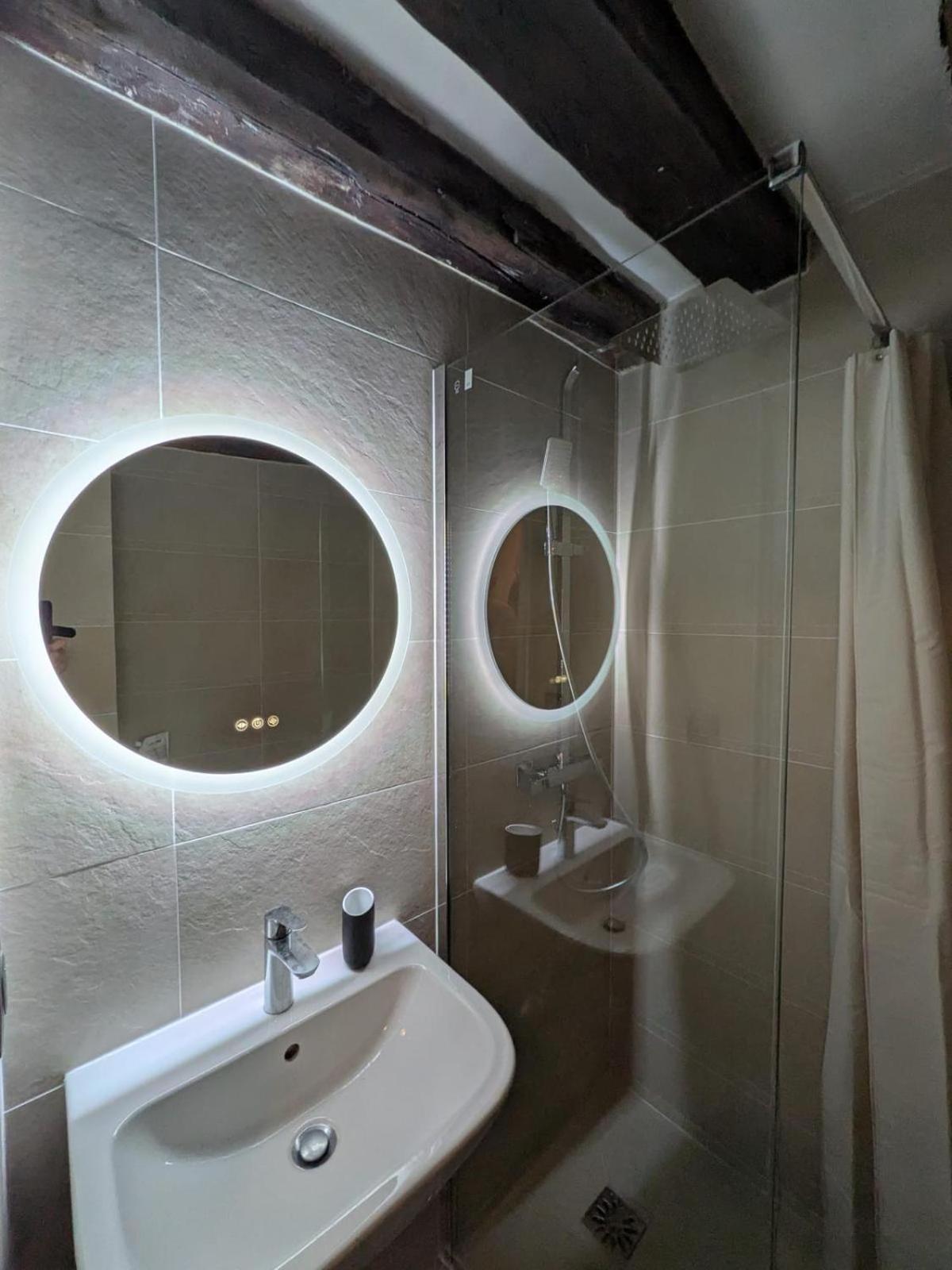Elegant Retreat By Le Marais